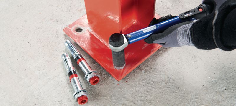 HSL4-B 重型锚栓 顶级性能的重型锚栓，经认证可用于混凝土中安全相关的应用（碳钢） 产品应用 1