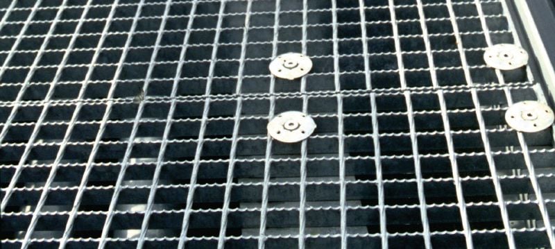 X-FCM-M L 格栅紧固圆盘 (大) 宽型格栅紧固圆盘适用于在中等腐蚀环境中的双头螺栓 产品应用 1