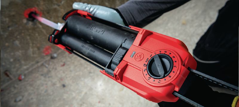 HDE 500-22 充电式粘合剂注射器 电池动力的混合/环氧树脂化学锚固注射器智能特性，可提升速度、安全并减少浪费 (Nuron 电池平台) 产品应用 1