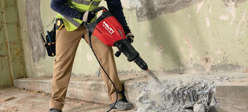 TE 1000-AVR 混凝土电镐 多功能电镐用于拆除或铲凿地板，以及偶尔的墙壁应用（带万能电源线） 产品应用 1