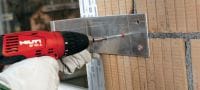 HRD-C 塑料框架锚栓 预配制塑料锚，搭配螺丝（碳钢，钻孔装埋头）用于混凝土和砖石 产品应用 1