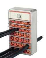 CFS-T EMC 楔形压缩包 在要求电磁兼容时，楔形压缩包可在电缆运输框中快速简易地形成紧密高效的密封 产品应用 1