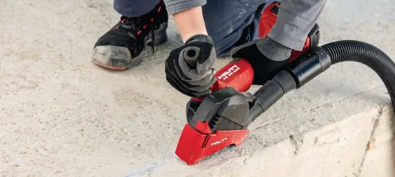 AG 4S-A22 充电式角磨机 22V 充电式角磨机配备电子速度控制器与无刷电机，适用于日常切割和研磨，可搭配的圆盘的最大直径为 5 (125 mm) 产品应用 1