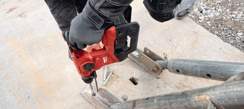 TE 30-22 充电式电锤 强劲的充电式 SDS Plus (TE-C) 电锤搭载主动减振和主动扭矩控制，适用于混凝土钻孔和凿铲（Nuron 电池平台） 产品应用 1