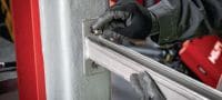 MF 螺纹支架适配器 公-母涂层碳钢螺纹支架，适用于紧固至被动防火保护 (PFP) 涂层钢梁 产品应用 10